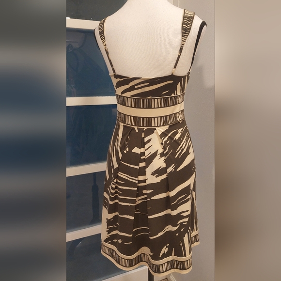 BCBGMaxAzria Tan and Cream Patterned Maxi Dress - Picture 6 of 10